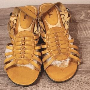 LIFE STRIDE WOMEN'S WEDGE SANDALS YELLOW COLOR SIZE 7W.